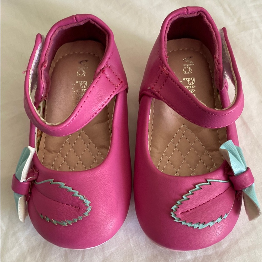 Pink Kids Shoes with Leaf Detail size 5.5